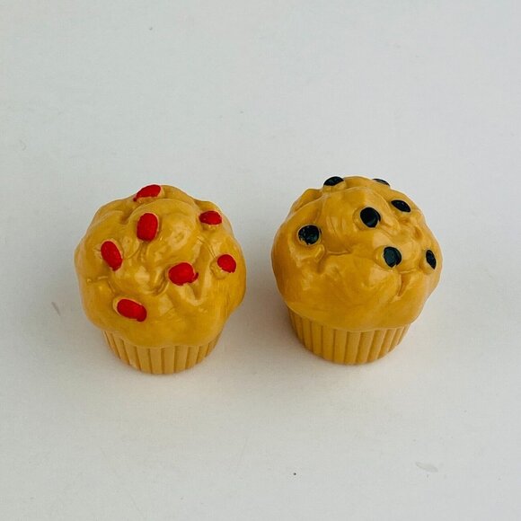 Unbranded Toy Cupcakes Set of 2 Chocolate Chip & Strawberry Pretend Play Food - Picture 1 of 4